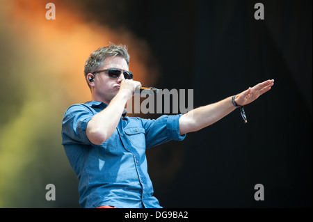 Martin Vandreier de hanche groupe pop allemand Fettes Brot effectuant à la Zurich Openair 2013. Banque D'Images