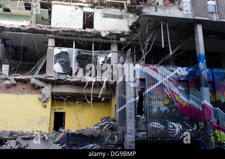 Bristol, Royaume-Uni. 17 Oct, 2013. L'art de la célèbre grafetti voir aucun mal festival est en train de se perdre dans le processus Crédit : Rob Hawkins/Alamy Live News Banque D'Images