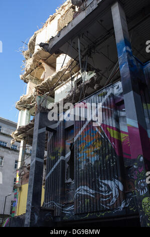 Bristol, Royaume-Uni. 17 Oct, 2013. L'art de la célèbre grafetti voir aucun mal festival est en train de se perdre dans le processus Crédit : Rob Hawkins/Alamy Live News Banque D'Images