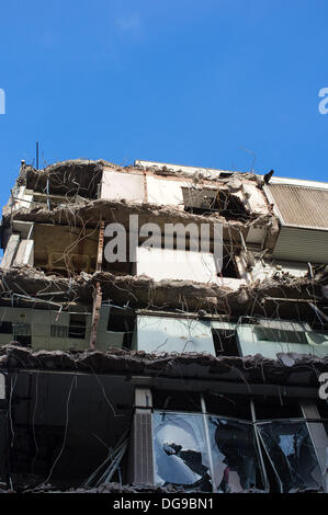 Bristol, Royaume-Uni. 17 Oct, 2013. Démolition de l'œil à regarder qui était l'ex-magistates' court à Bristol commence Crédit : Rob Hawkins/Alamy Live News Banque D'Images