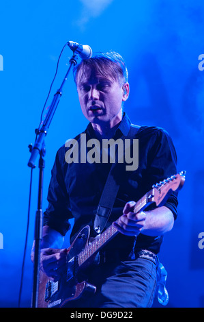 Alex Kapranos du groupe de rock indépendant écossais Franz Ferdinand lors du Festival Openair Zurich 2013. Banque D'Images