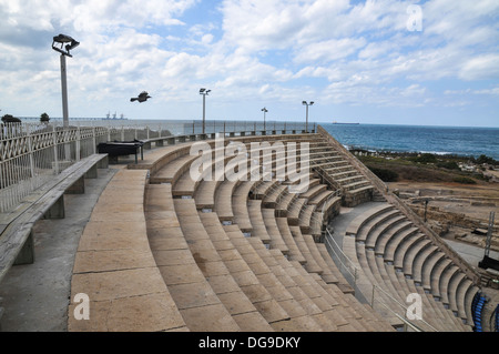 Israël, Césarée, l'amphithéâtre, sur la rive sud de la ville actuellement utilisés pour des spectacles en plein air Banque D'Images