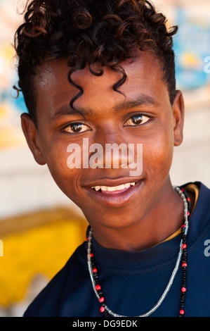 Teenage boy à mangily ifaty, village, Tuléar, madagascar Banque D'Images