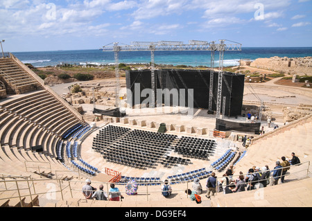 Israël, Césarée, l'amphithéâtre, sur la rive sud de la ville actuellement utilisés pour des spectacles en plein air Banque D'Images