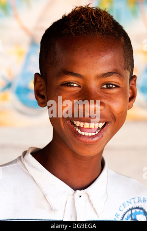 Teenage boy à mangily ifaty, village, Tuléar, madagascar Banque D'Images