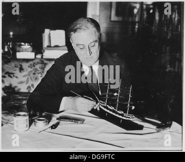 Cette image montre Franklin D. Roosevelt, le 32e président des États-Unis. Roosevelt a servi de 1933 à 1945 et a joué un rôle clé dans la navigation du pays pendant la Grande dépression et la première Guerre mondiale Banque D'Images
