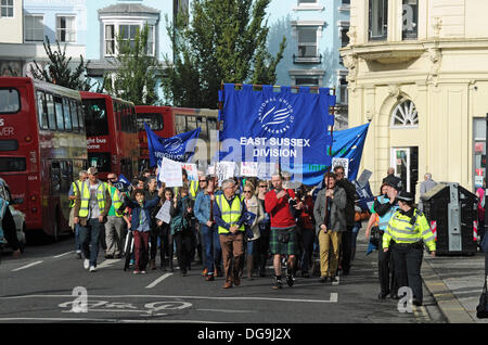 Des milliers d'enseignants en grève dans Brighton aujourd'hui dans le cadre de leurs plans nationaux d'action d'un jour contre les coupures à leur solde et pensions Banque D'Images