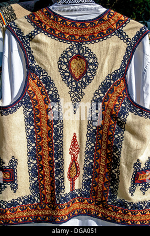Costume populaire roumain traditionnel ancien. Banat spécifiques, la Roumanie. Banque D'Images