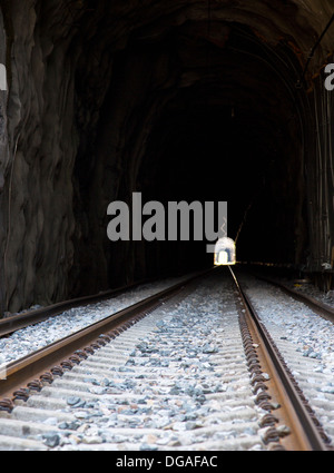 Intérieur du tunnel de chemin de fer souterrain , Finlande Banque D'Images