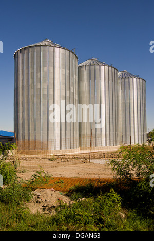 Les silos à grains site de construction en phase de conclusion. Banque D'Images