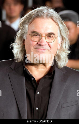 Tokyo, Japon. 17 Oct, 2013. Le réalisateur Paul Greengrass assiste à la 26e Festival International du Film de Tokyo, événement d'ouverture tapis vert à l'Aréna de Roppongi Hills à Tokyo, Japon, le 17 octobre 2013. Cette année, le Premier ministre Shinzo Abe assiste à la cérémonie d'ouverture et serre la main de Tom Hanks et le réalisateur Paul Greengrass. Le Festival du film se déroulera jusqu'au vendredi 25. Credit : Rodrigo Reyes Marin/AFLO/Alamy Live News Banque D'Images