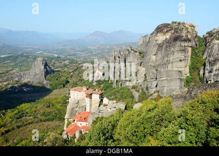 Vue de dessus sur le Rousannou - monastère Sainte Barbara, Météores, Grèce Banque D'Images