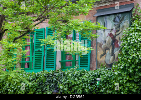 Au Lapin Agile, un petit cabaret fréquenté par Hemingway, Picasso et d'autres au début du xxe siècle, Montmartre, Paris France Banque D'Images