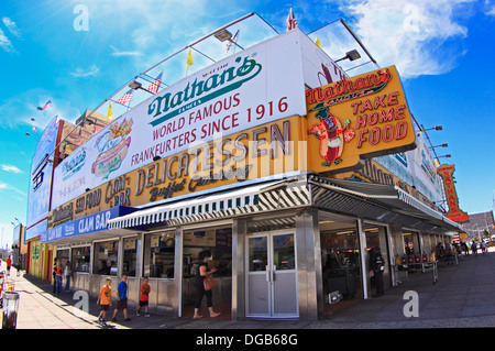 L'original du célèbre Nathan Hot-dogs Coney Island Brooklyn New York Banque D'Images