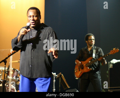 Musicien américain George Benson effectue vivent dans le casino de Mallorca, Espagne. Banque D'Images