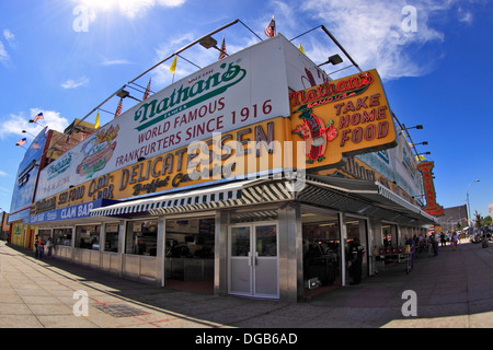 L'original du célèbre Nathan Hot-dogs Coney Island Brooklyn New York Banque D'Images