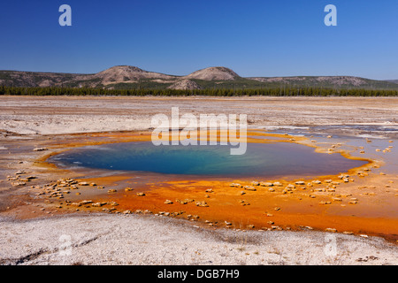 Piscine opale dans le Midway Geyser Basin Yellowstone NP Wyoming USA