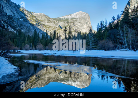 En hiver le lac Miroir, Yosemite National Park, Californie Banque D'Images