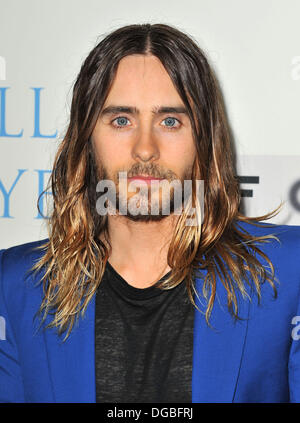 Los Angeles, Californie, USA. 17 Oct, 2013. Jared Leto participant à la Los Angeles Premiere ''Dallas Buyers Club'' tenue à l'Academy of Motion Picture Arts and Sciences à Los Angeles, Californie le 17 octobre 2013. 2013 Credit : D. Long/Globe Photos/ZUMAPRESS.com/Alamy Live News Banque D'Images