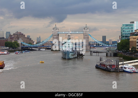 La Tamise et le Tower Bridge Banque D'Images