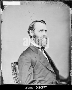 Un portrait du général Jacob D. Cox, une figure militaire connue pour son service dans l'armée de l'Union pendant la guerre de Sécession. Cette image capture sa ressemblance de la fin du XIXe siècle. Banque D'Images