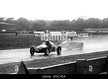 Harry Schell racing dans une Cooper 1000 à Goodwood, en Angleterre, le 30 septembre 1950. Banque D'Images