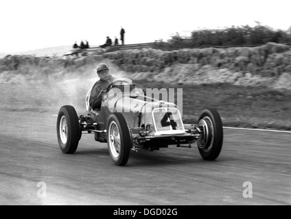 Bob Gerard au volant d'une ère de fumer dans le trophée du Festival de Grande-Bretagne, Goodwood, Angleterre 1951. Banque D'Images