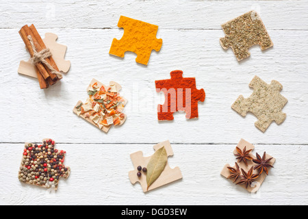 Les épices et ingrédients alimentaires alimentation puzzle concept d'arrière-plan Banque D'Images
