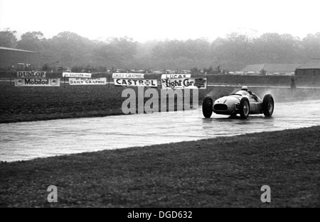 Reg Parnell's maiden BRM V16 win Goodwood, en Angleterre, le 30 septembre 1950. Banque D'Images