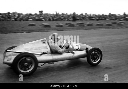 Eric Brandon dans un Cooper dans une 500cc F3 soutien à la course le Grand Prix de Grande-Bretagne, Silverstone, Angleterre, 14 juillet 1951. Banque D'Images