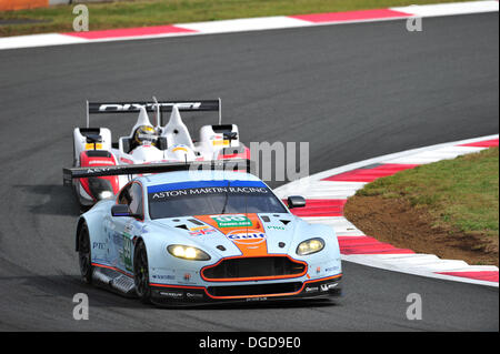 Shinozuka, Japon FUJI International Speedway. 18 Oct, 2013. 6 heures d'endurance FIA WEC endurance, la pratique. # 99 ASTON MARTIN RACING (GBR) ASTON MARTIN VANTAGE V8 PEDRO LAMY (EPR) RICHIE STANAWAY (NZL) Credit : Action Plus Sport/Alamy Live News Banque D'Images