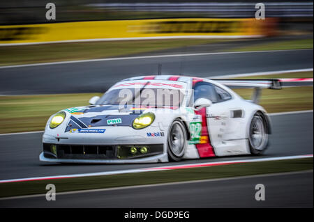 Shinozuka, Japon FUJI International Speedway. 18 Oct, 2013. 6 heures d'endurance FIA WEC endurance, la pratique. # 92 L'équipe de Porsche AG MANTHEY (DEU) PORSCHE 911 RSR RICHARD LIETZ (AUT) MARC LIEB (DEU) Credit : Action Plus Sport/Alamy Live News Banque D'Images