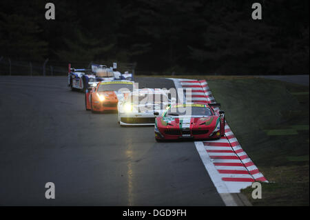 Shinozuka, Japon FUJI International Speedway. 18 Oct, 2013. 6 heures d'endurance FIA WEC endurance, la pratique. # 51 AF Corse (ITA) Ferrari F458 ITALIA Gianmaria Bruni (ITA) Giancarlo Fisichella (ITA) : Action de Crédit Plus Sport/Alamy Live News Banque D'Images