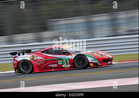 Shinozuka, Japon FUJI International Speedway. 18 Oct, 2013. 6 heures d'endurance FIA WEC endurance, la pratique. # 51 AF Corse (ITA) Ferrari F458 ITALIA Gianmaria Bruni (ITA) Giancarlo Fisichella (ITA) : Action de Crédit Plus Sport/Alamy Live News Banque D'Images