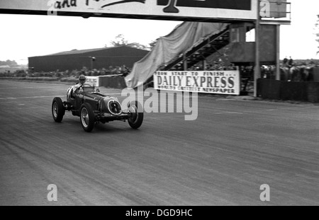 Bob Gerard au volant d'une ère qui a terminé 11e au Grand Prix de Grande-Bretagne, Silverstone, Angleterre, 14 juillet 1951. Banque D'Images