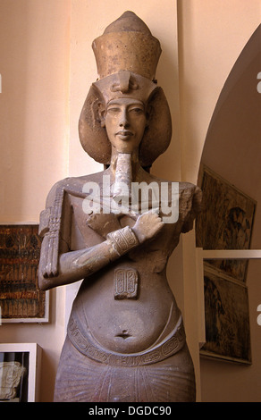 Statue de Pharaon Akhénaton -14ème siècle avant J.-C., Musée des Antiquités égyptiennes, Le Caire, Egypte, Afrique du Sud Banque D'Images