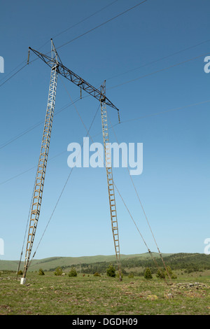 Ligne à haute tension sur la colline Banque D'Images