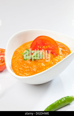 - Chutney de tomates Chutney de tomates est un plat populaire de la cuisine indienne du Sud & est un condiment épicé. Banque D'Images