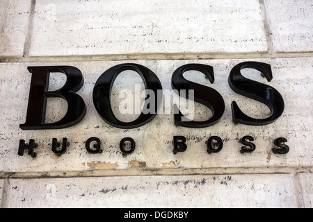 Logo HUGO BOSS libre sur le mur , Rome, Italie Banque D'Images