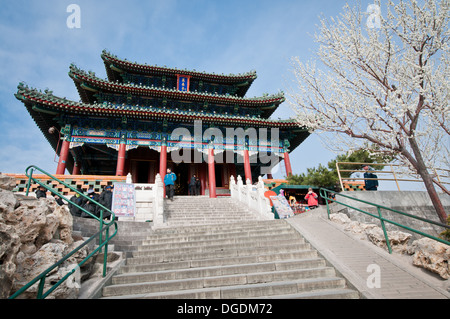 Pavillon Pavillon Wanchun ting (également appelé printemps éternel de dix mille ressorts) dans Parc Jingshan, Beijing, Chine Banque D'Images