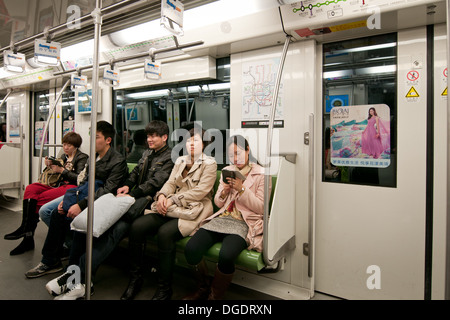 À l'intérieur de la métro de Shanghai Banque D'Images