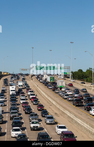 Un fort trafic sur l'autoroute 45 Autoroute Autoroute Central Dallas Texas USA Banque D'Images