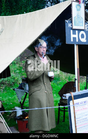 Papplewick, Notts, UK.19 octobre 2013. Un week-end à Papplewick 1940 staion de pompage.Revoir avec la Grande-Bretagne guerre affiche militaire et civile,bonjour,aussi,véhicules classic vintage clothing,et la chambre de pompage à pleine vapeur. Crédit : Ian Francis/Alamy Live News Banque D'Images