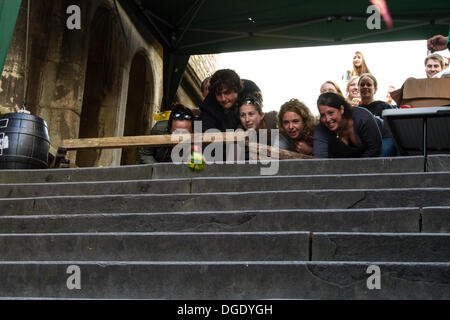 Bristol, Royaume-Uni. 19 octobre 2013. Une chaleur de l'Aplle Championnats du matériel roulant sur des étapes de Noël, Bristol Crédit : Rob Hawkins/Alamy Live News Banque D'Images