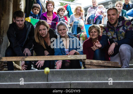Bristol, Royaume-Uni. 19 octobre 2013. Une chaleur de l'Aplle Championnats du matériel roulant sur des étapes de Noël, Bristol Crédit : Rob Hawkins/Alamy Live News Banque D'Images
