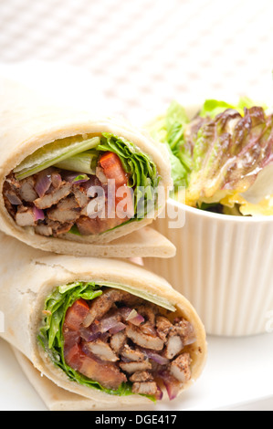 Kafta poulet shawarma sandwich pita rouleau mi east food arabe traditionnelle Banque D'Images