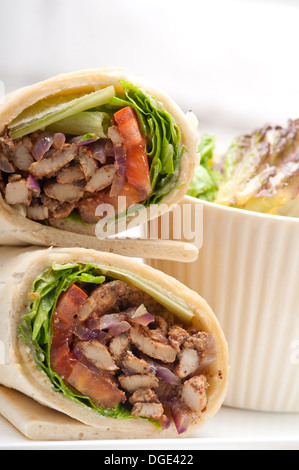 Kafta poulet shawarma sandwich pita rouleau mi east food arabe traditionnelle Banque D'Images