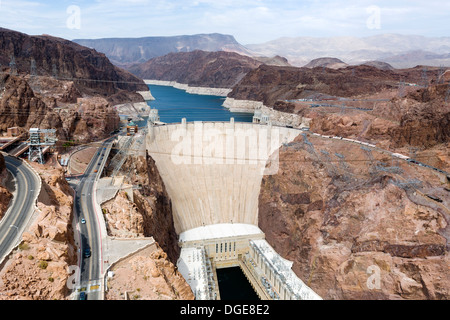 Le Barrage Hoover en regardant vers le Lac Mead du Mike O'Callaghan-Pat Tillman Memorial Bridge, Nevada / ligne d'état de l'Arizona, USA Banque D'Images