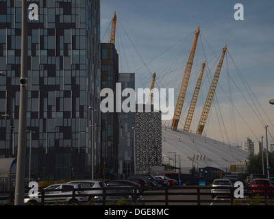 O2 Arena et les édifices à bureaux, Greenwich, Angleterre Banque D'Images