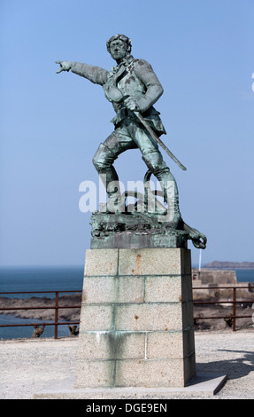 Statue en bronze de Robert Surcoue, Saint-Malo, Bretagne, France, Europe du Nord Banque D'Images